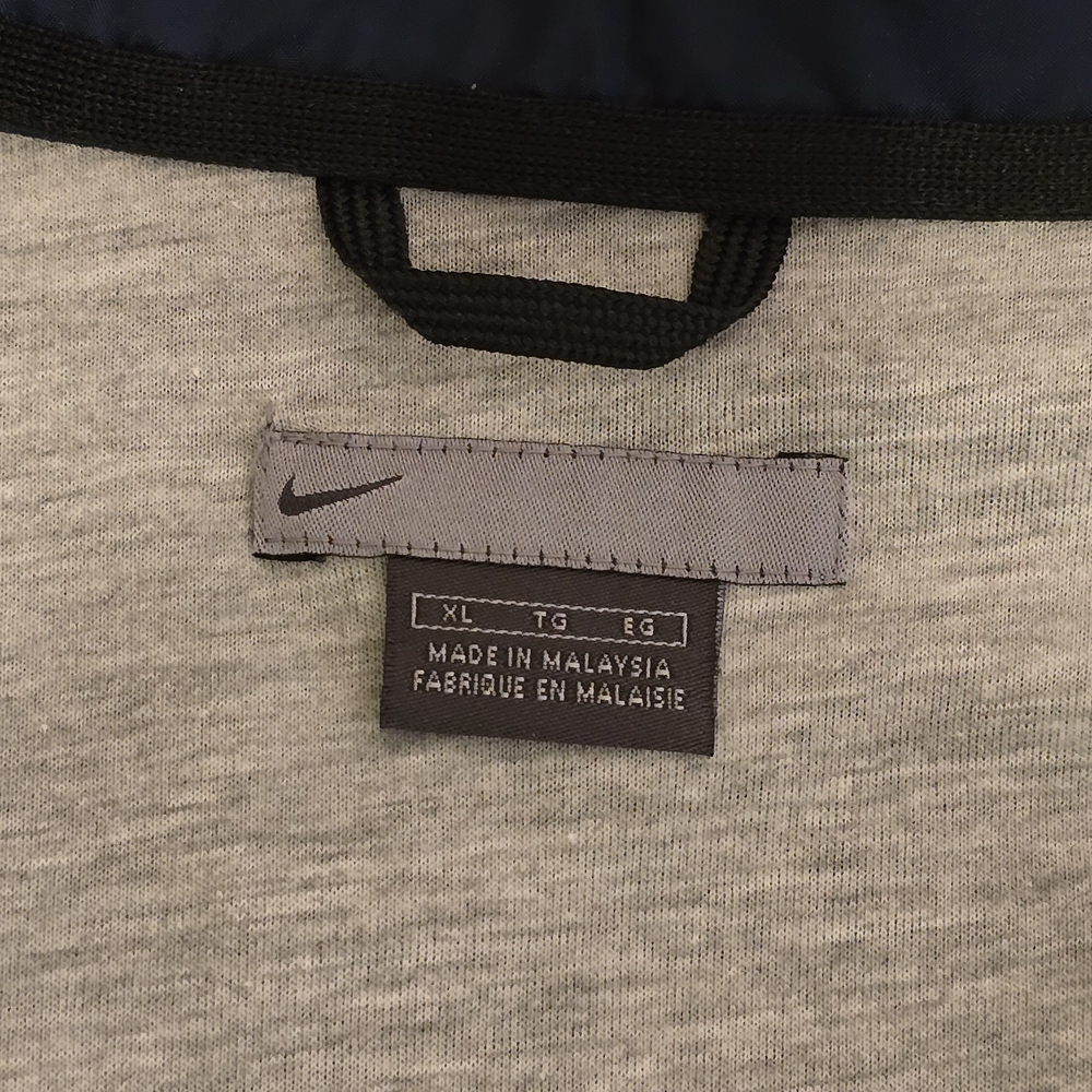 Nike Men's Navy Windbreaker with White Stripes - Picture 4 of 9